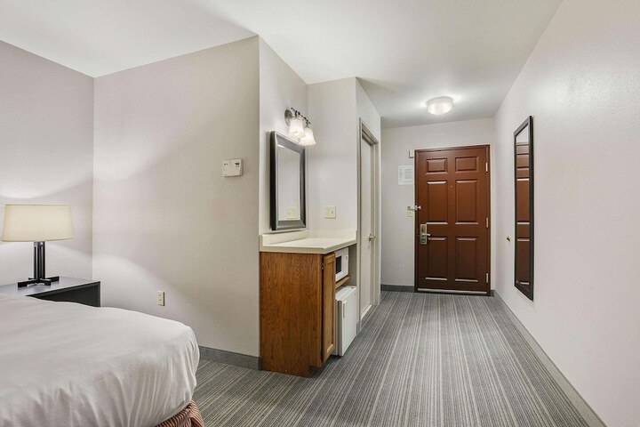 Room 21 of 34