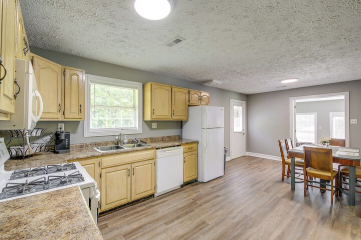 Huntsville Vacation Rental w / Fire Pit