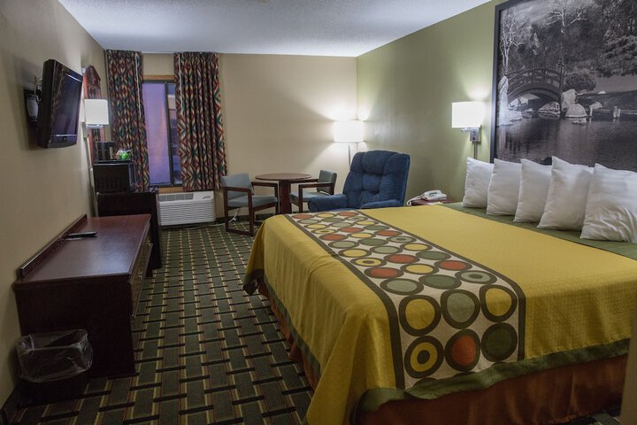 Econo Lodge Canton North