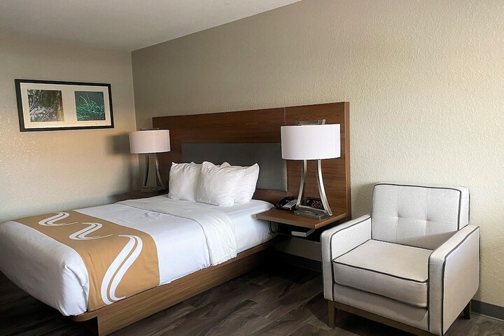 Room 21 of 83