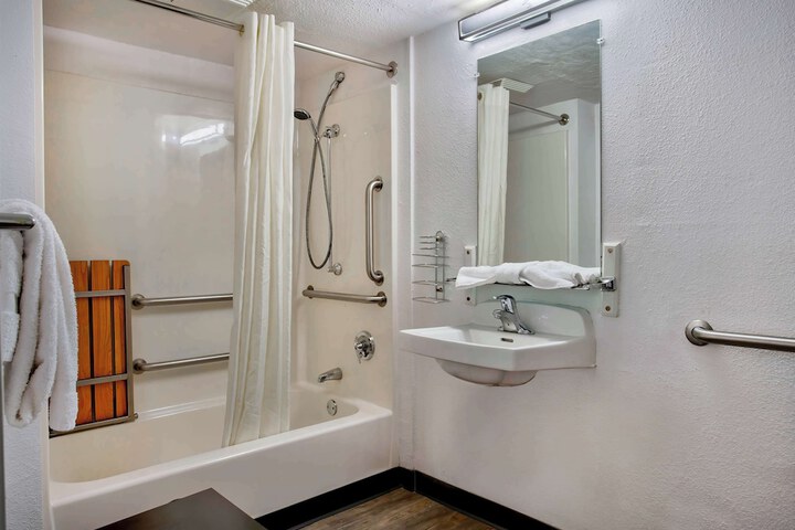 Room 15 of 25