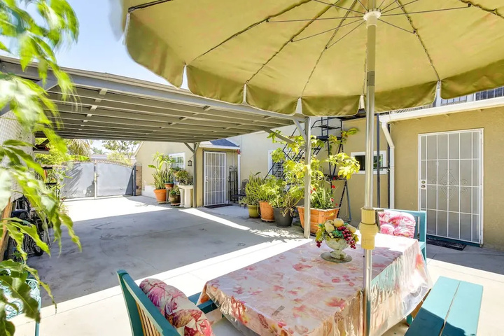 Westminster Escape Near Beaches & Shopping!