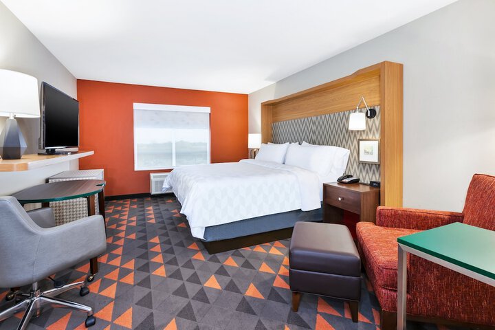 Holiday Inn & Suites Toledo Southwest - Perrysburg by IHG