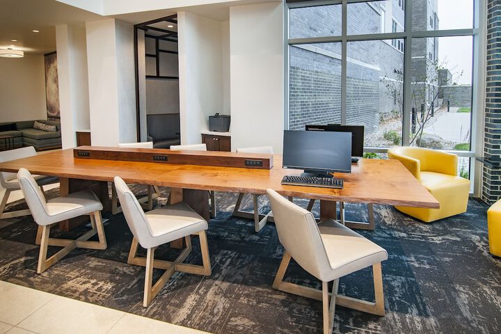 Business Center 22 of 22