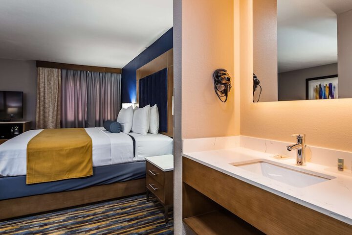 Room 14 of 42
