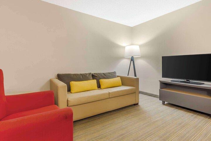 Room 16 of 39