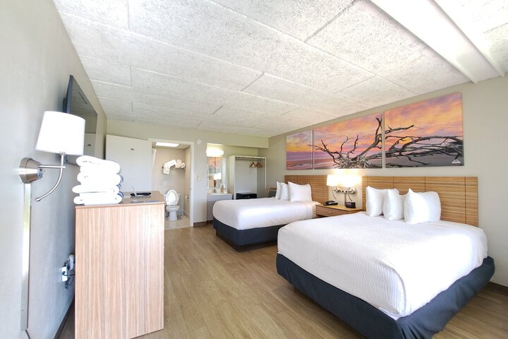 Days Inn & Suites by Wyndham Jekyll Island