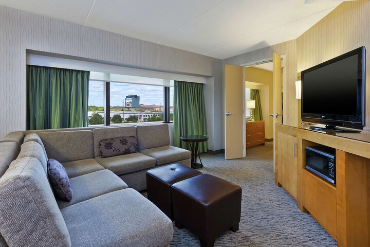 Room 16 of 32