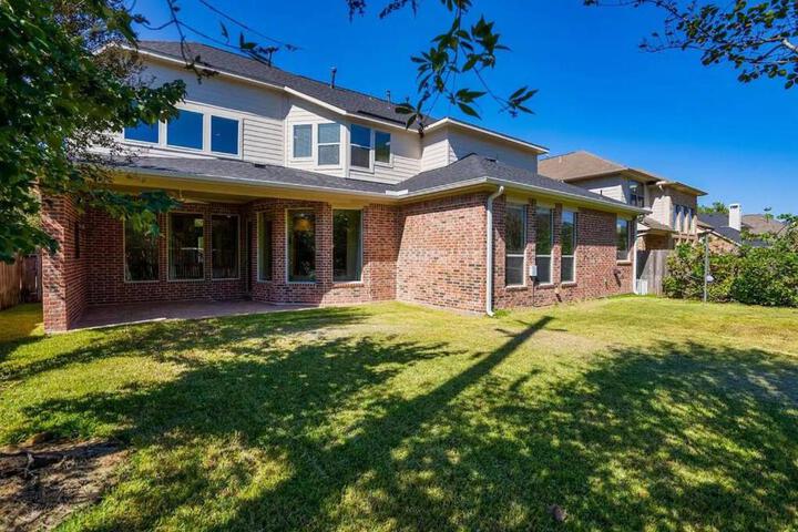 Bedroom with 3.5-Bathroom near Golf Course!