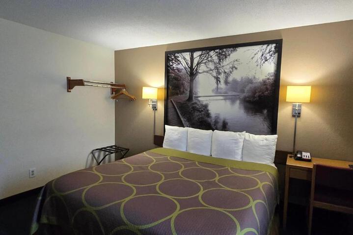 Super 8 by Wyndham Rogers Minnesota