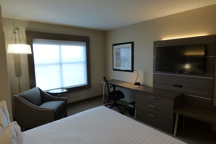 Holiday Inn Express & Suites Plymouth - Ann Arbor Area by IHG