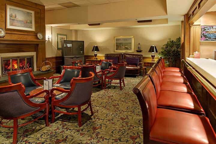 Lounge 118 of 120