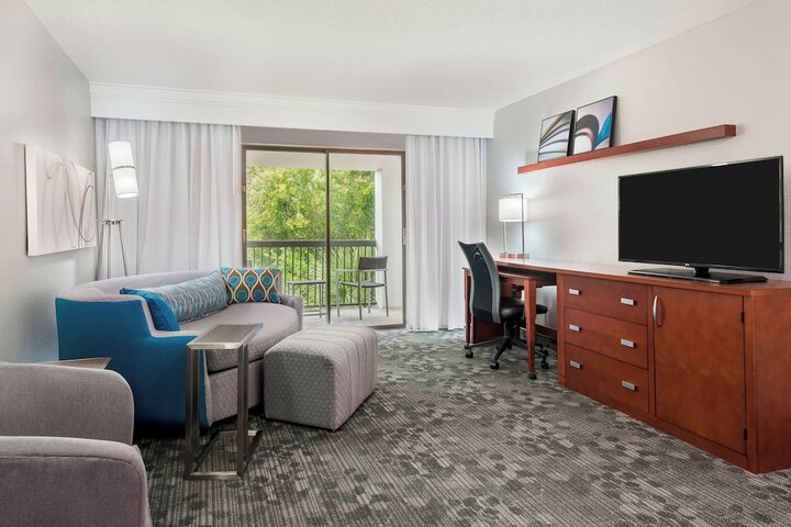 Room 11 of 28