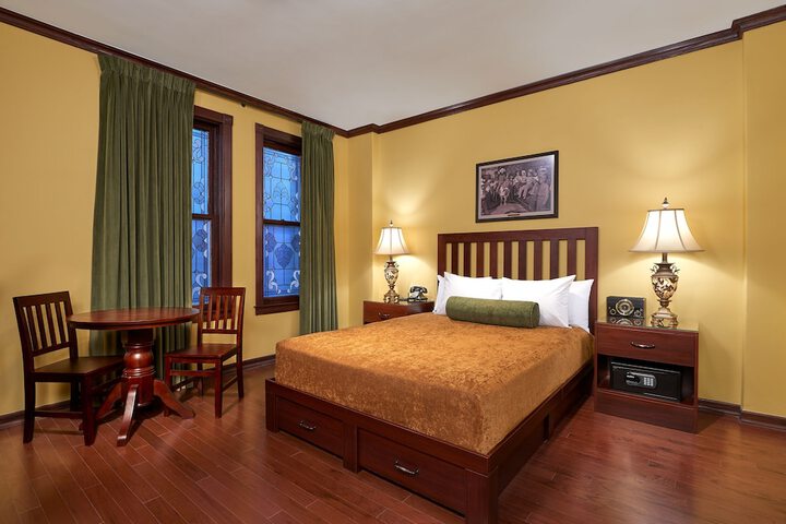 Room 10 of 35