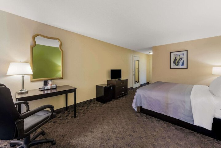 Room 19 of 37