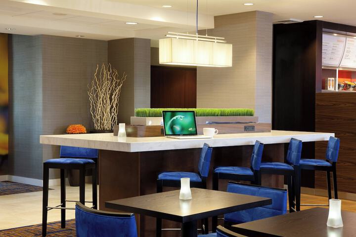 Courtyard by Marriott Oakland Airport