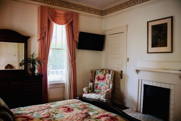 Room 27 of 34