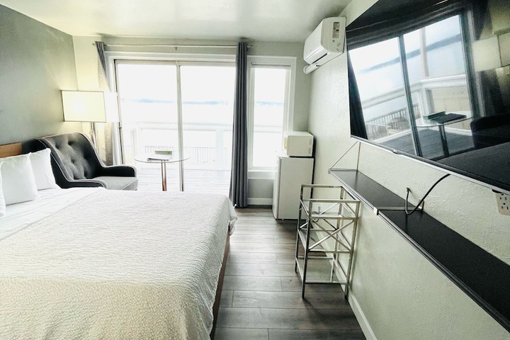 Tides Inn & Suites