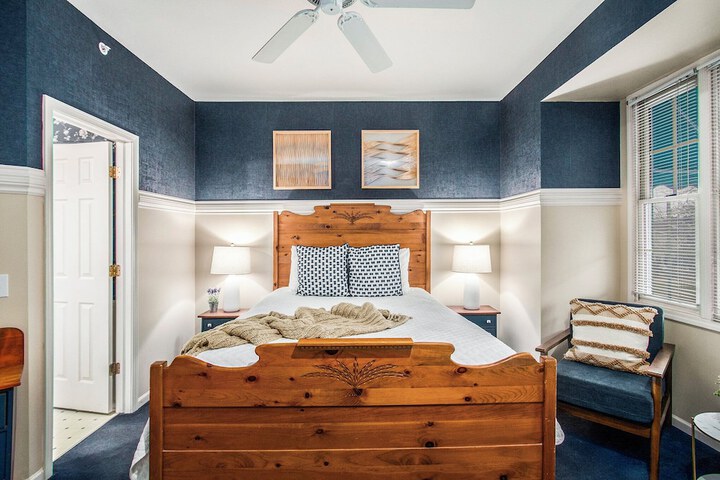 Room 53 of 102