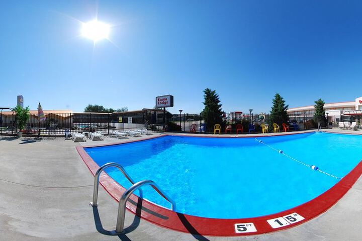 Pool 4 of 9