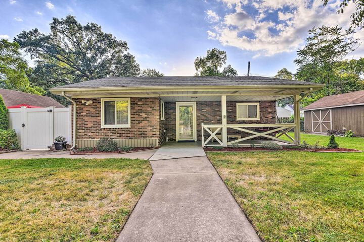 Pet-friendly Taylor Home w / Backyard Oasis!