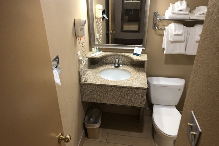 Room 16 of 38