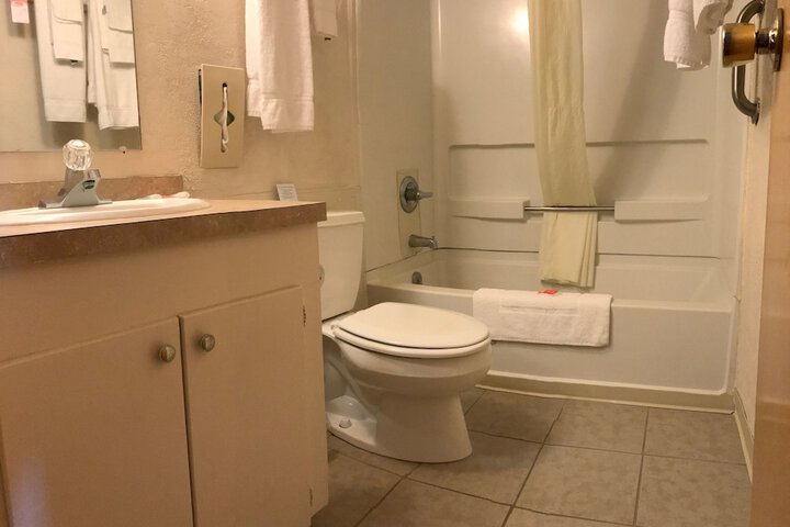 Room 13 of 27