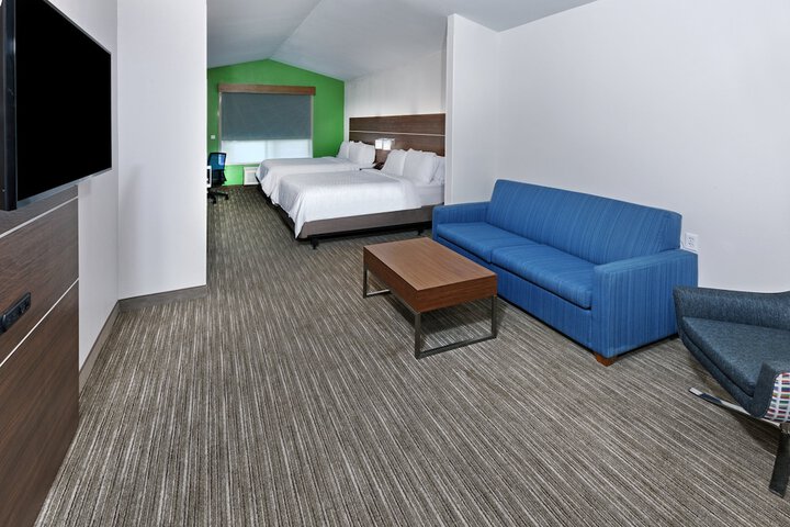 Room 16 of 40