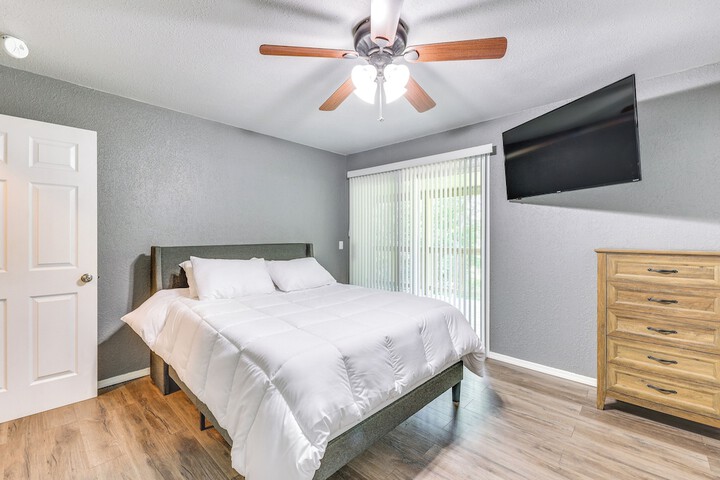 Serene Bella Vista Getaway Near Trails!