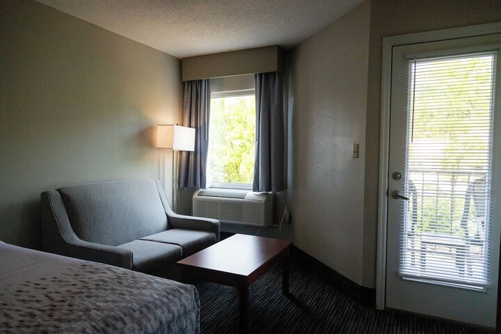 Twin Mountain Inn & Suites