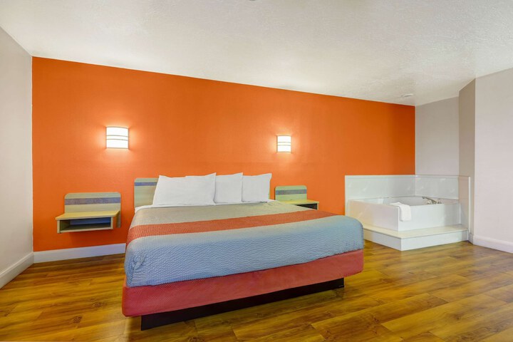 Room 32 of 51