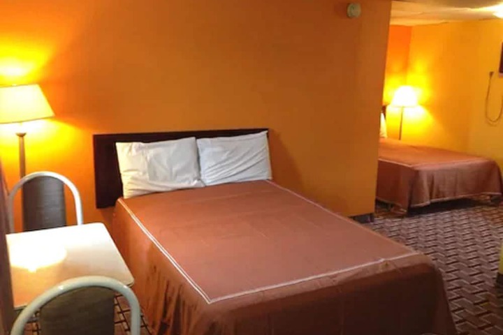 Room 12 of 40