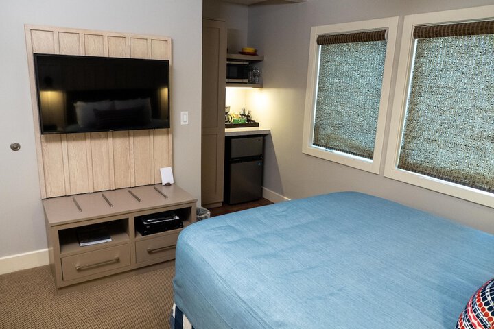 Room 25 of 65