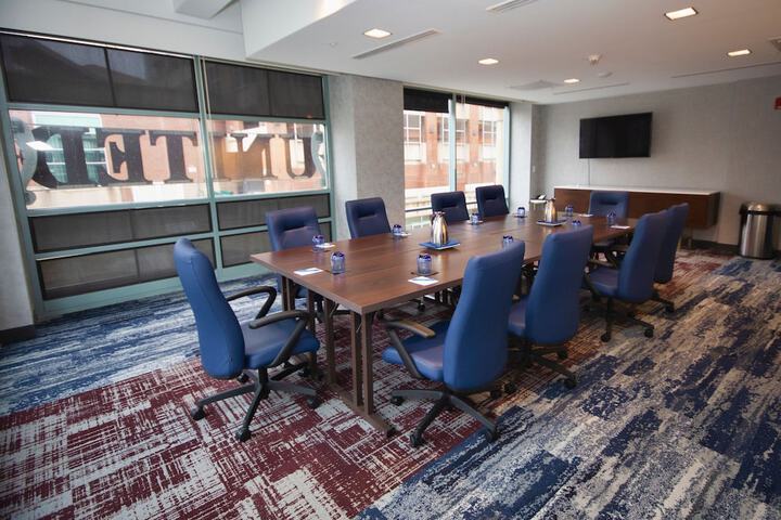 BLU-Tique Akron, a Tribute Portfolio Hotel