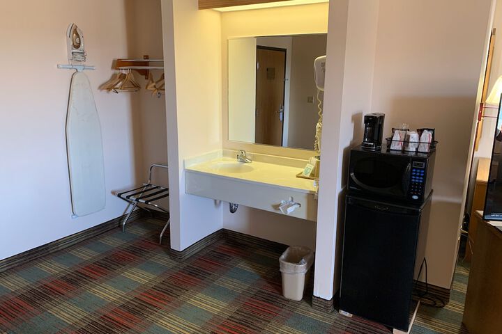 Budgetinn & Suites