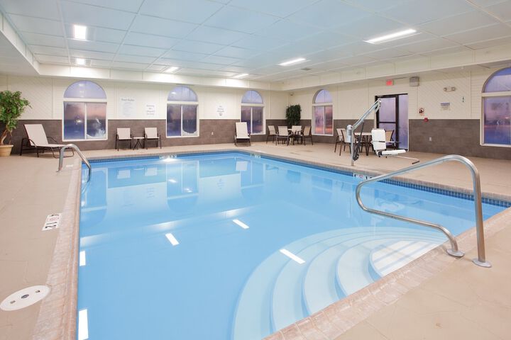 Pool 25 of 163
