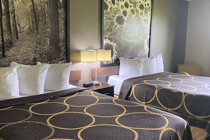 Super 8 by Wyndham New Hampton
