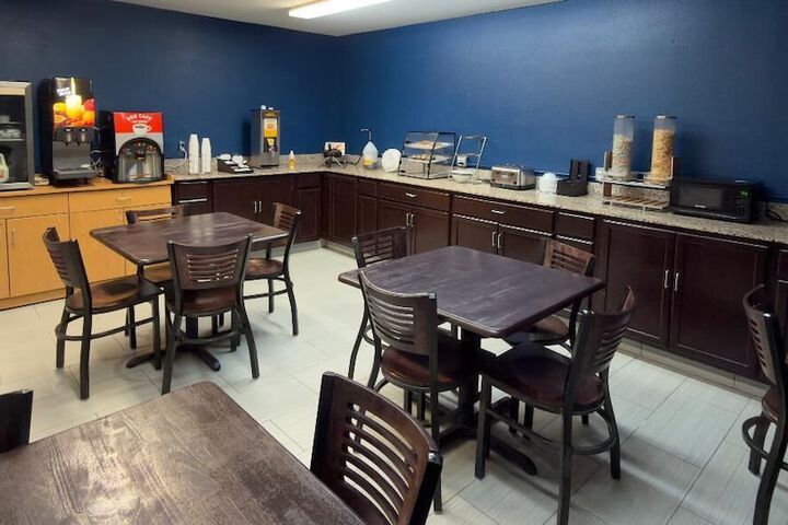 Americas Best Value Inn & Suites Ada