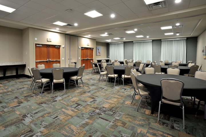 Hotel Dello Ft. Lauderdale Airport Tapestry Collection by Hilton