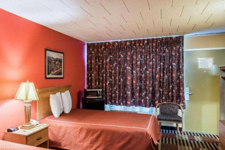 Rodeway Inn University