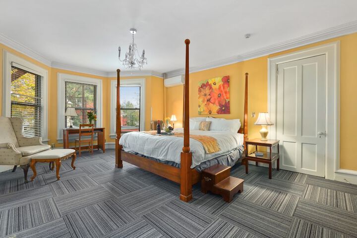Room 34 of 43