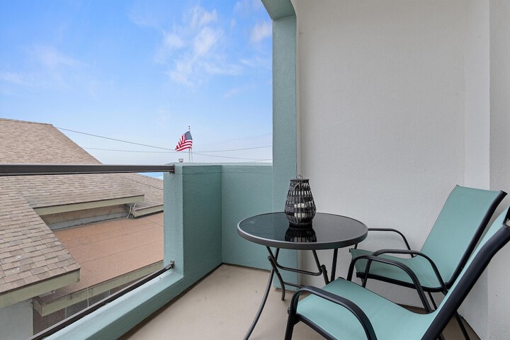 Beach House Inn & Suites