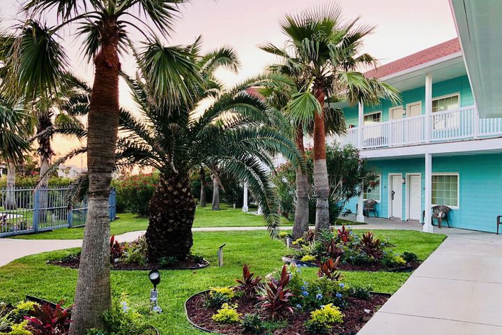 Hotel Exterior 51 of 52