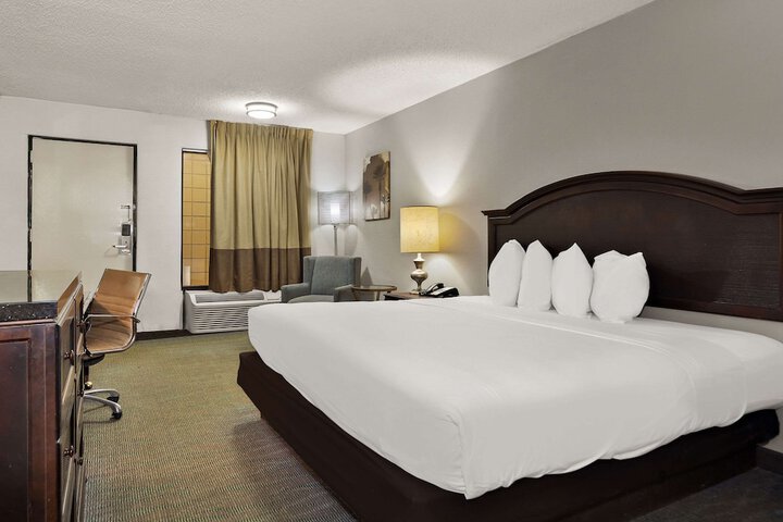 Room 32 of 36