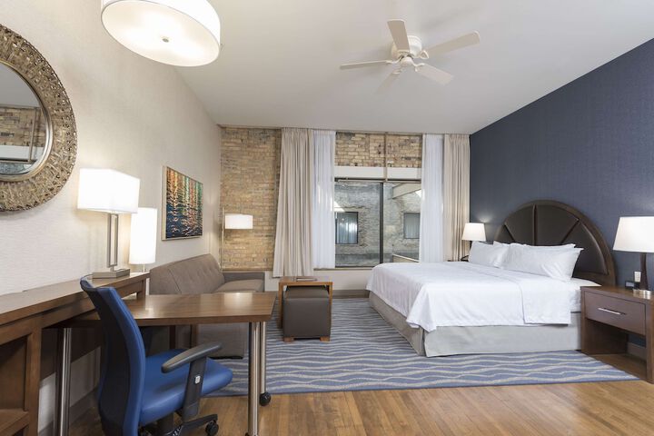 Room 32 of 66