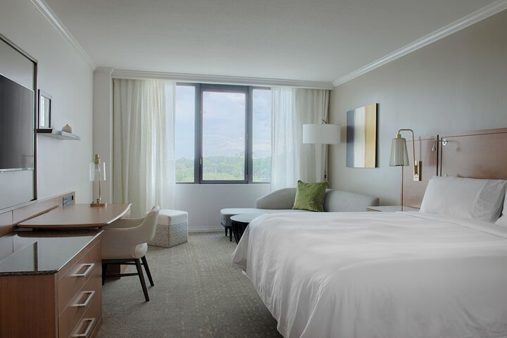 Room 70 of 207