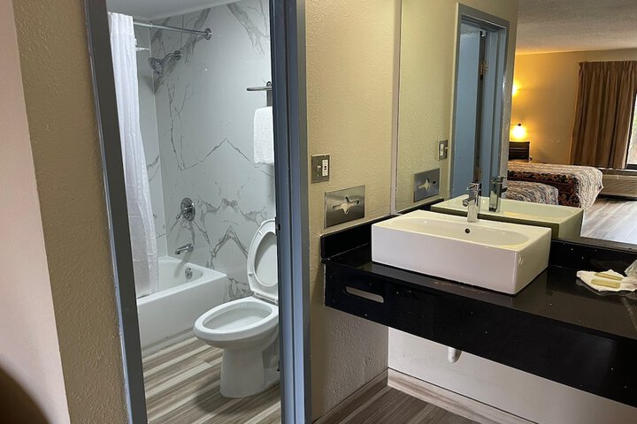 Room 9 of 10