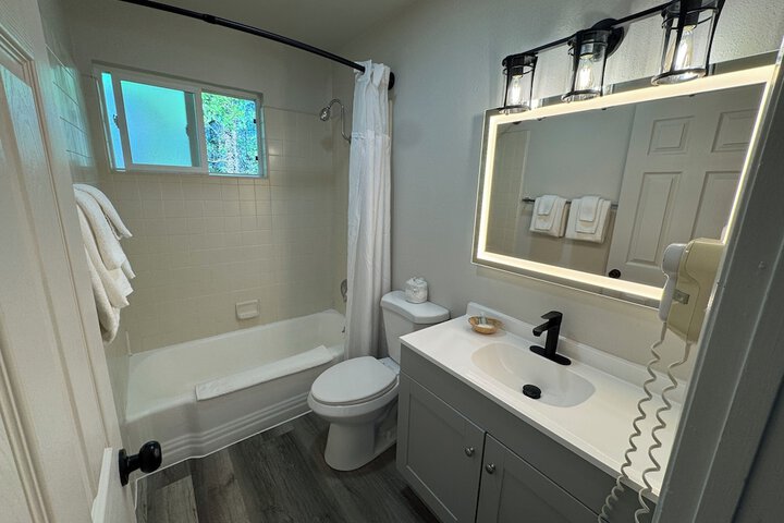 Room 32 of 51