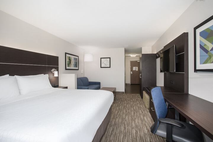 Room 34 of 47