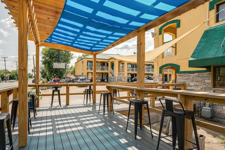 Sundeck 22 of 24